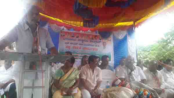 ಮುಂಡಗೋಡ: 150 ಜೆಡಿಎಸ್ ಕಾರ್ಯಕರ್ತರು ಕಾಂಗ್ರೆಸ್ ಗೆ ಸೇರ್ಪಡೆ